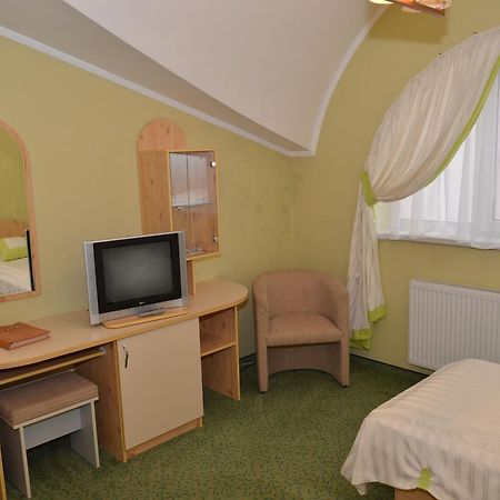 Hotel Serpanok Tyachiv Esterno foto