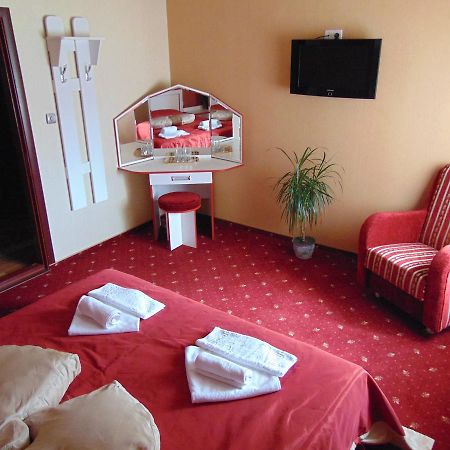 Hotel Serpanok Tyachiv Esterno foto