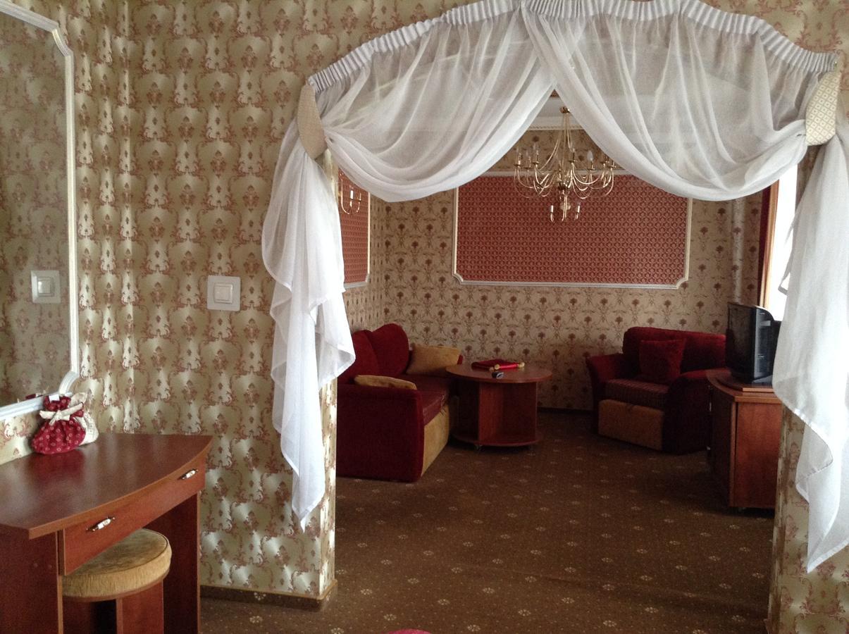 Hotel Serpanok Tyachiv Esterno foto