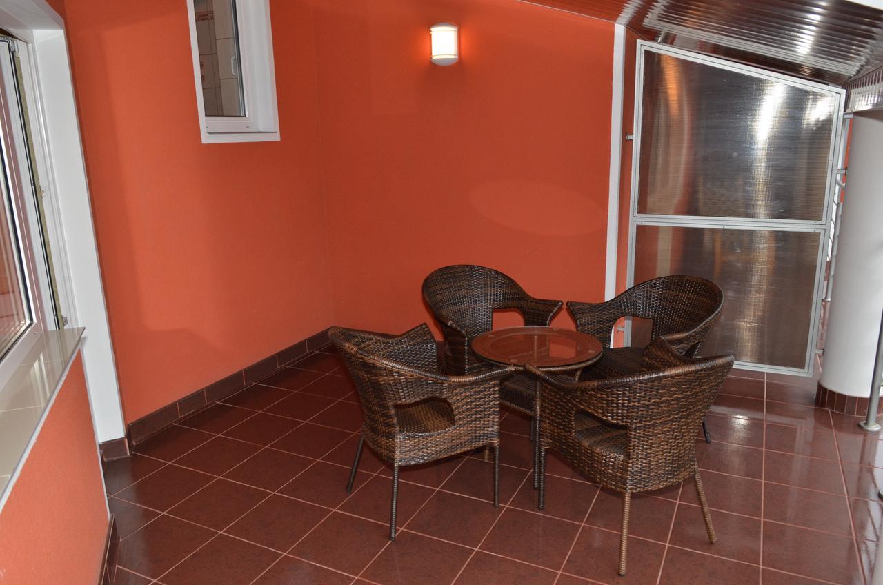 Hotel Serpanok Tyachiv Esterno foto