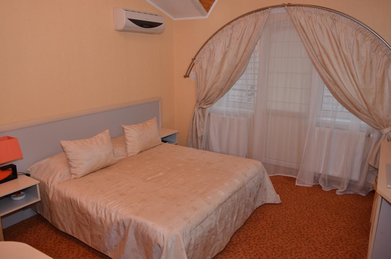 Hotel Serpanok Tyachiv Esterno foto