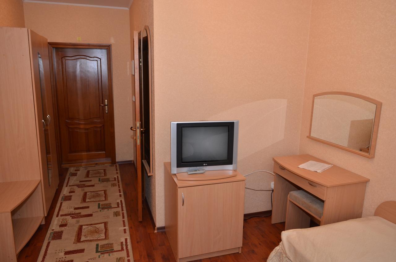 Hotel Serpanok Tyachiv Esterno foto