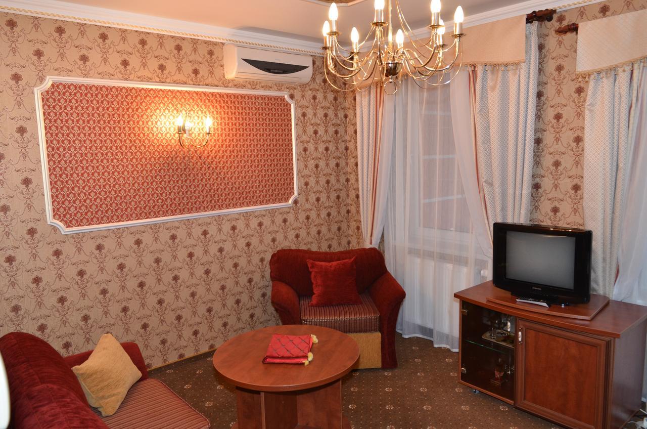 Hotel Serpanok Tyachiv Esterno foto