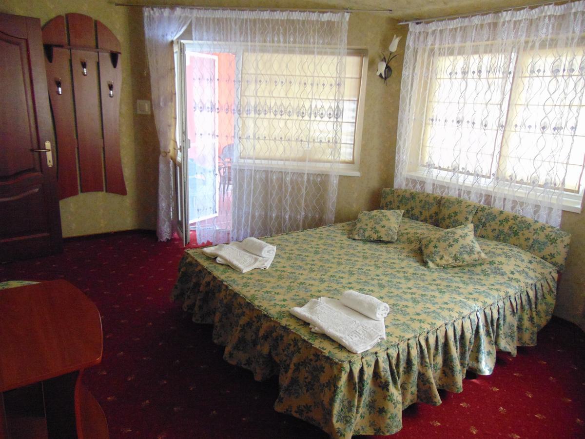 Hotel Serpanok Tyachiv Esterno foto