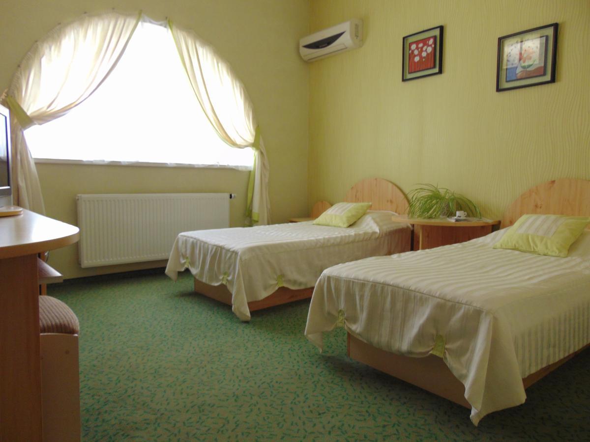 Hotel Serpanok Tyachiv Esterno foto