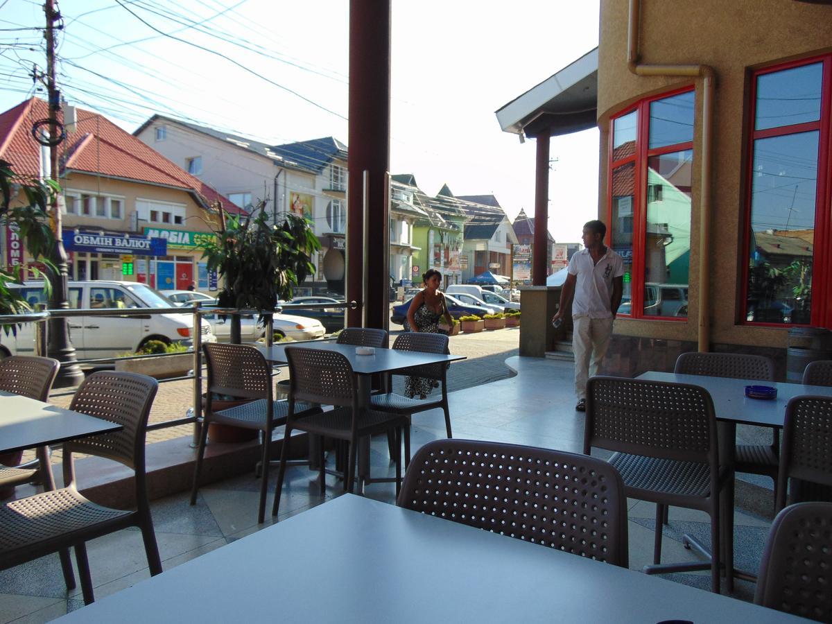 Hotel Serpanok Tyachiv Esterno foto